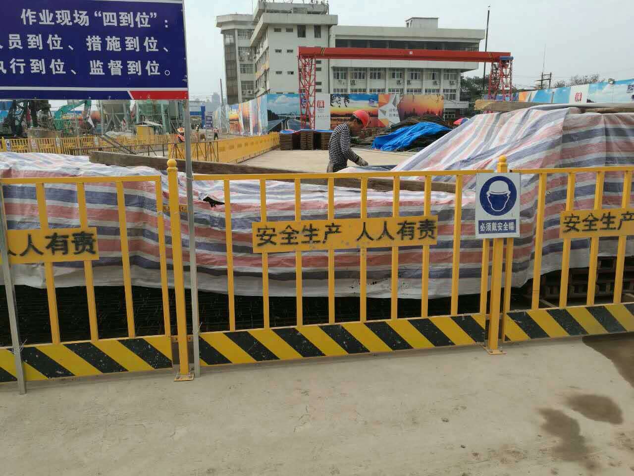 1523151404246313.jpg 護(hù)欄網(wǎng),市政護(hù)欄網(wǎng),欄網(wǎng)廠家