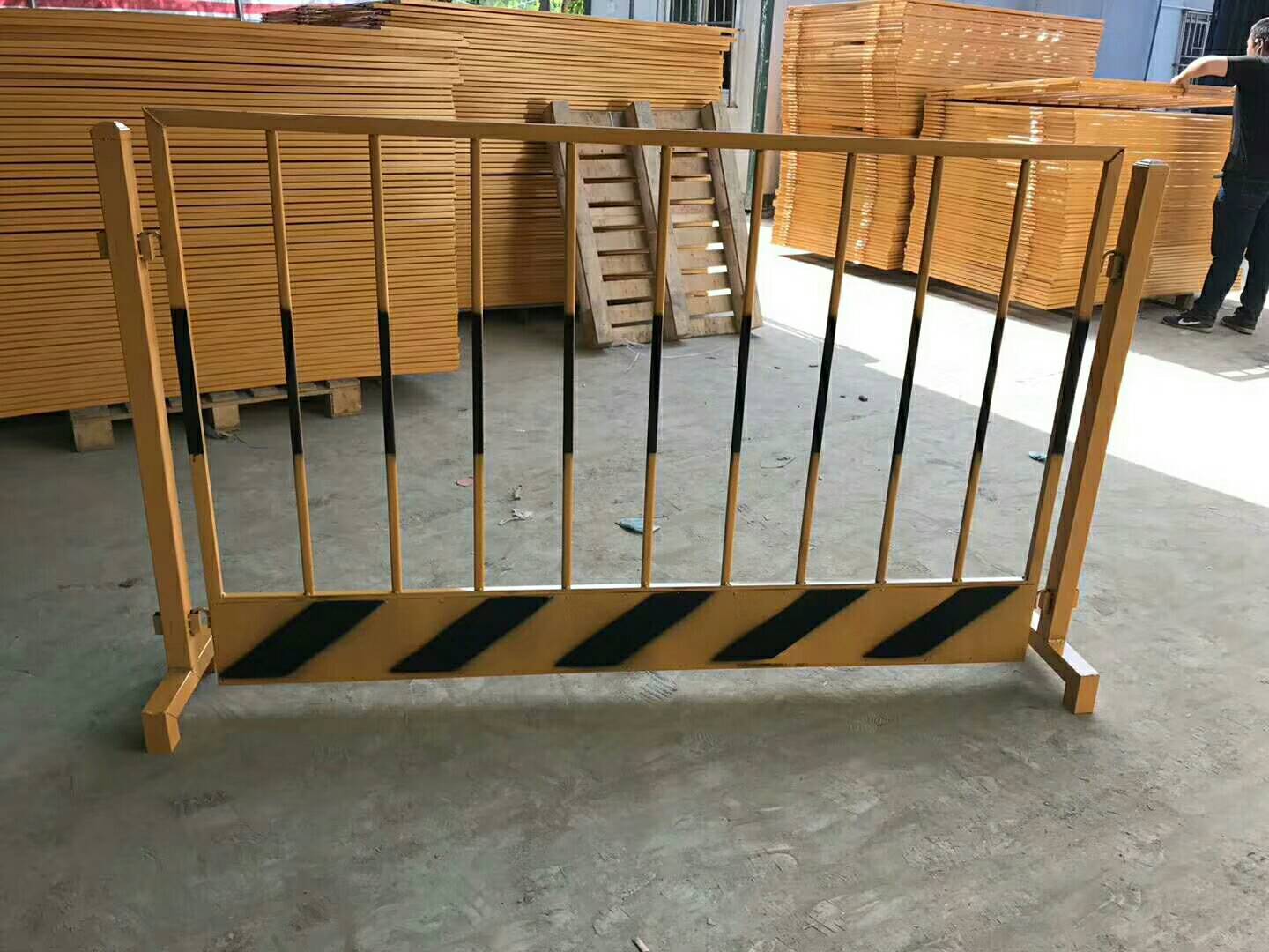 1523151404805511.jpg 護(hù)欄網(wǎng),市政護(hù)欄網(wǎng),欄網(wǎng)廠家