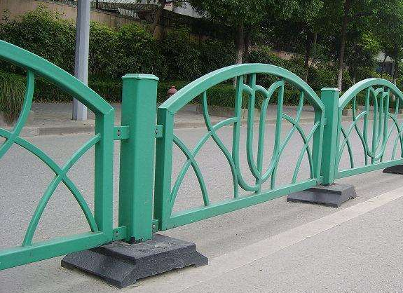 道路中央欄桿